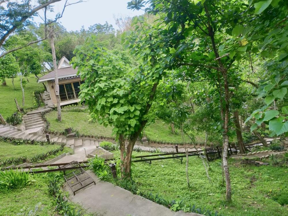Tugawe Cove Resort Colongcocon Экстерьер фото
