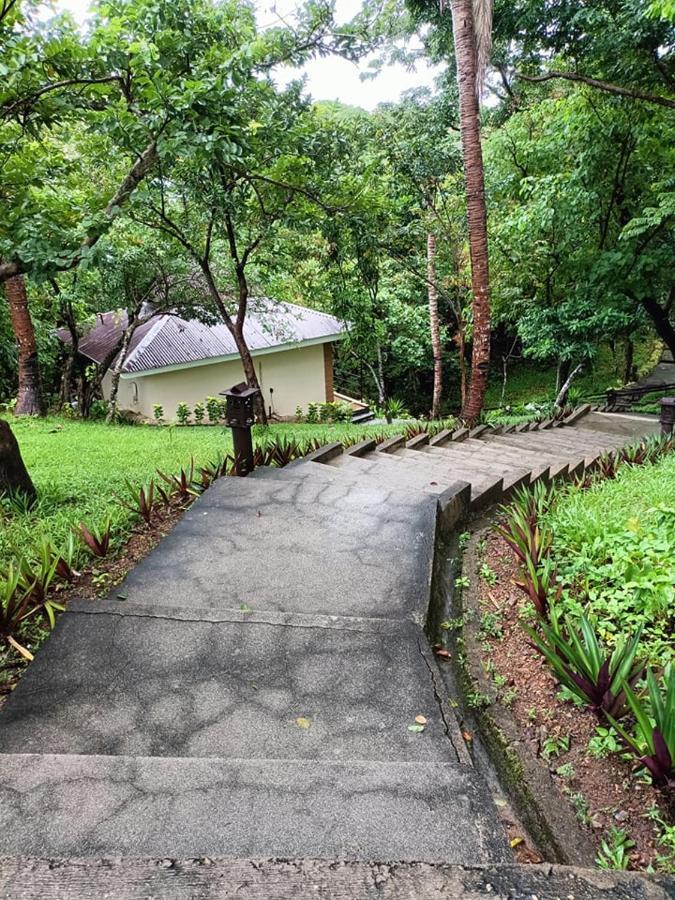 Tugawe Cove Resort Colongcocon Экстерьер фото