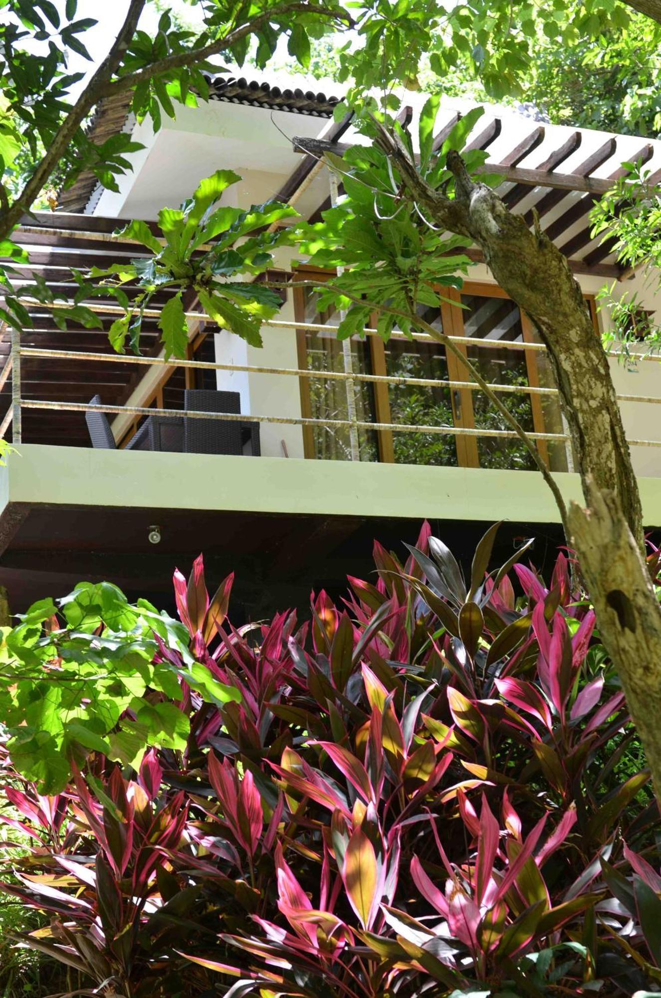 Tugawe Cove Resort Colongcocon Экстерьер фото