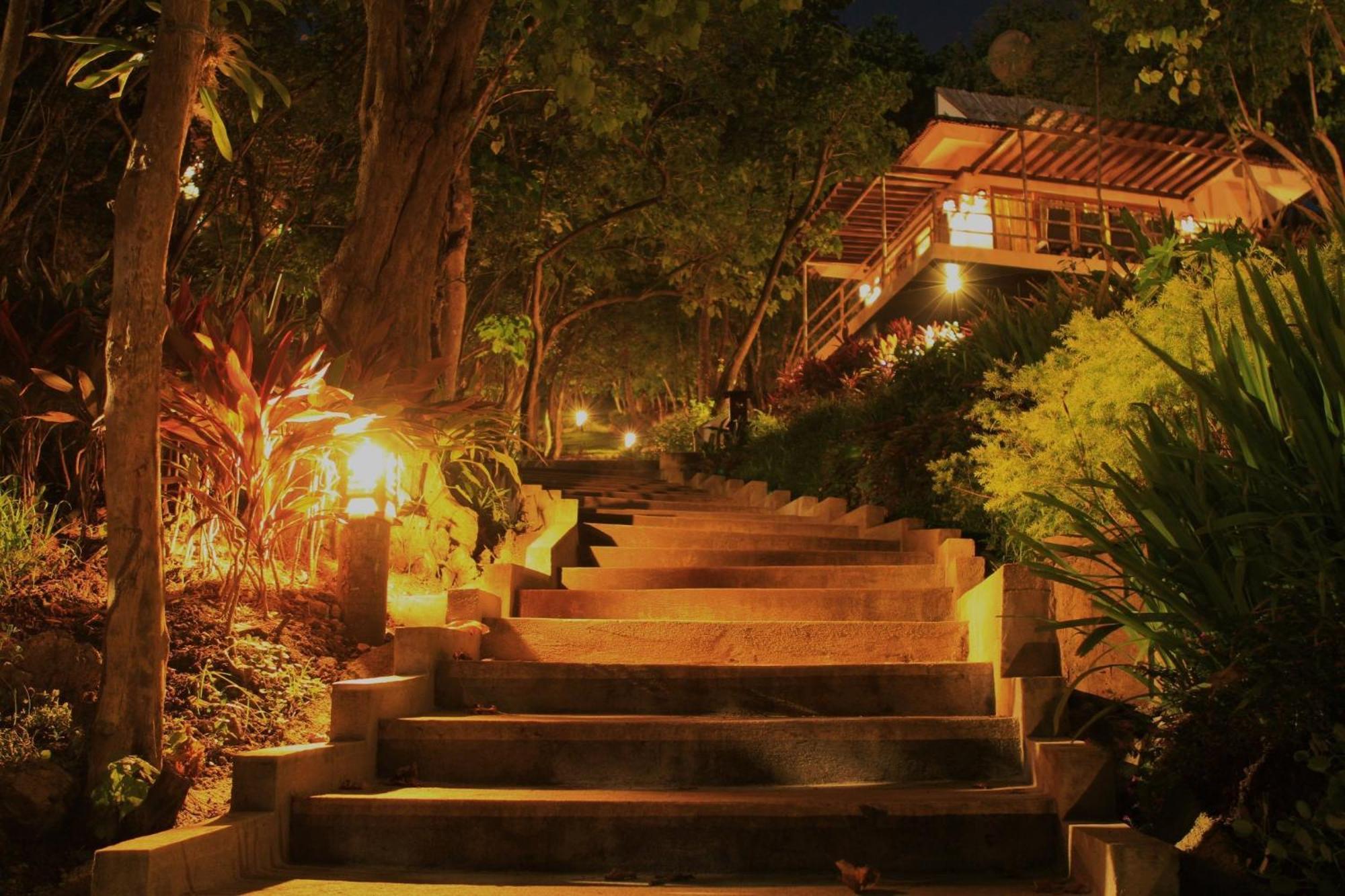 Tugawe Cove Resort Colongcocon Экстерьер фото
