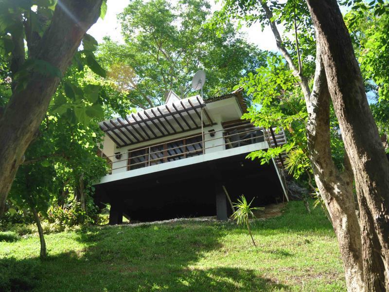 Tugawe Cove Resort Colongcocon Экстерьер фото