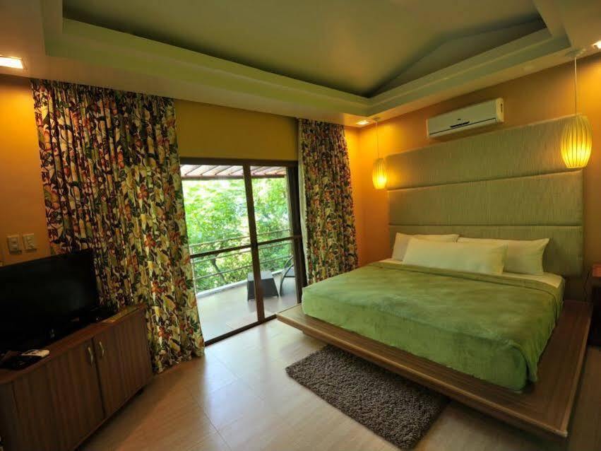 Tugawe Cove Resort Colongcocon Экстерьер фото